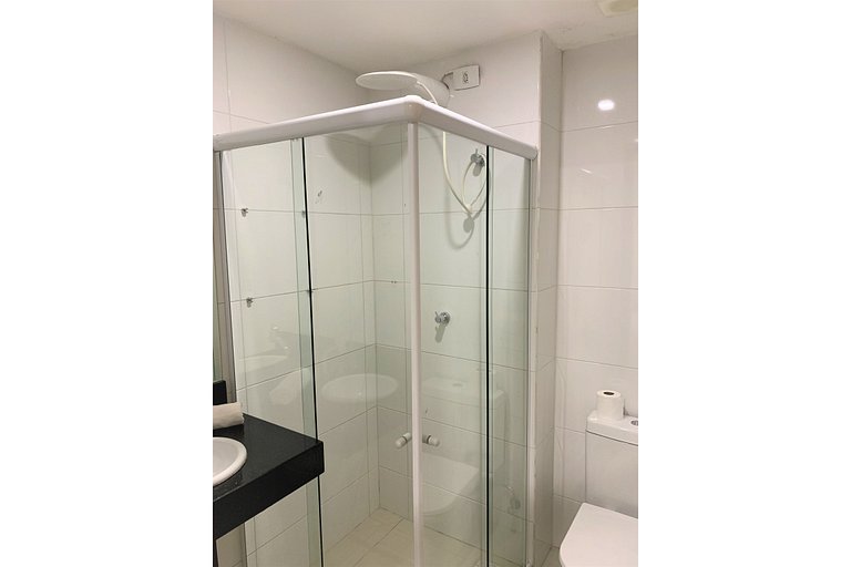 Apartamento novo à beira-mar em Tambaú com 2 suítes