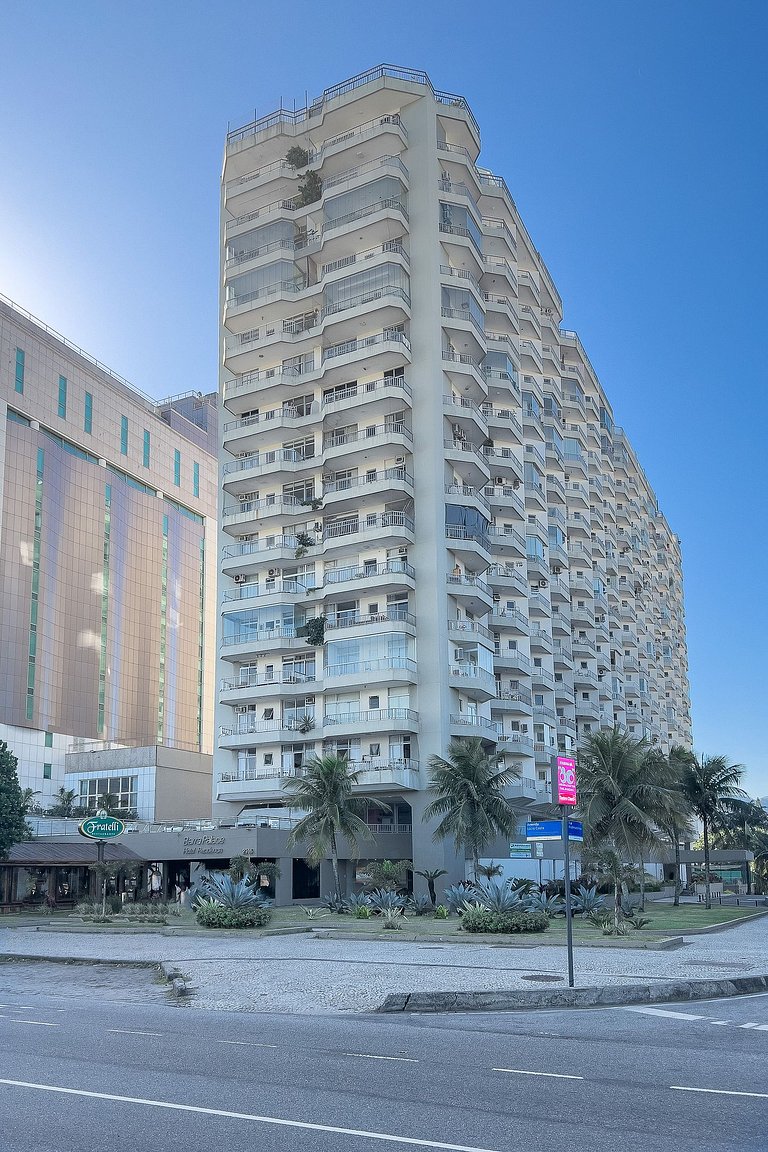Apartamento en Barra con Vista al Mar y Piscina