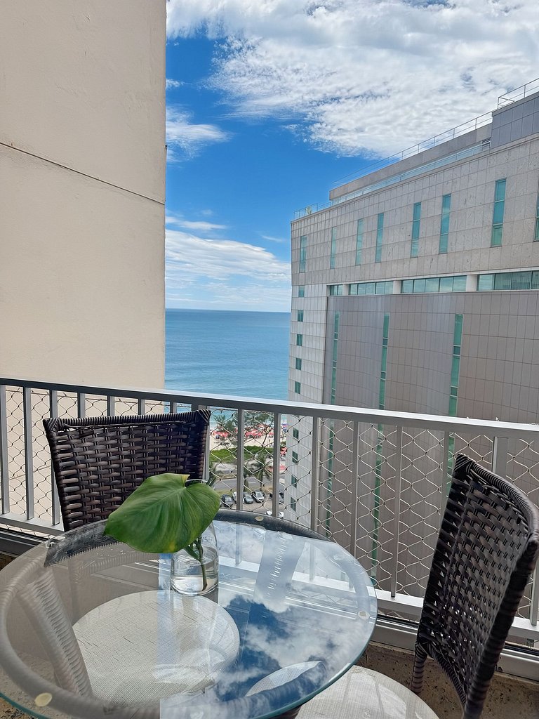 Bonito aparto en Barra con vista al mar y piscina