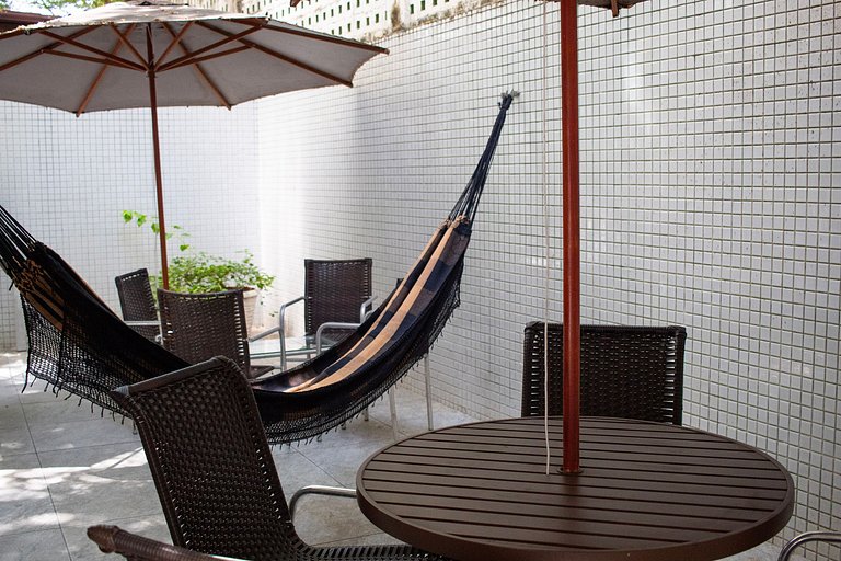 Apartamento novo à beira-mar em Tambaú com 2 suítes