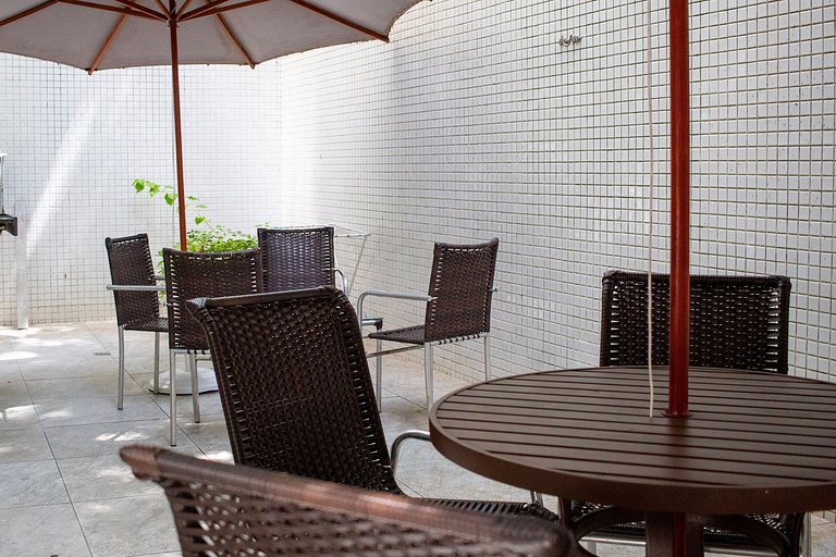 Apartamento novo à beira-mar em Tambaú com 2 suítes