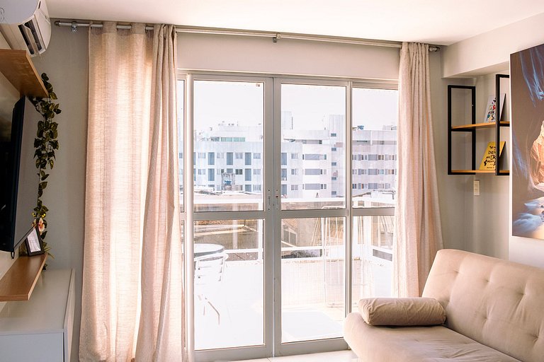 Apto Beira-Mar Tambaú • Varanda e Conforto